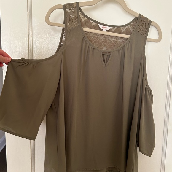 Off the shoulder quarter sleeve blouse - Picture 2 of 4